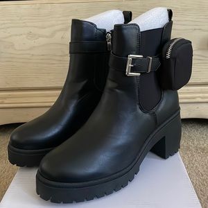 Women’s Black Chelsea Boots with Pouch
